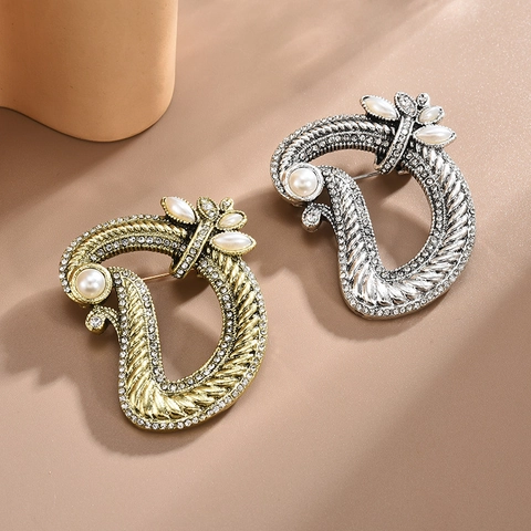 Spilla Lettera D in Stile Francese Vintage per Donna Lega Strass Pavé Perle Artificiali Spille per Cappotto Giacca Gioielli