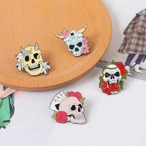 Gothic Schädel Emaille Brosche Anstecknadel Legierung Rose Blume Poker Horror Dunkle Ästhetik Schmuck Für Hüte Jacken
