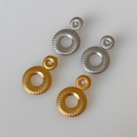 Boucles D'oreilles Double Cercle Acier Inoxydable Plaqué Or 18K Texture Plissée Bijoux Avec Tige En Or 18K