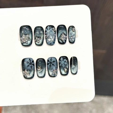Handgemaakte Winter Sneeuwvlok Kunstnagels Kattenoog Donkerblauw Gradiënt Lange Vierkante Strass Herbruikbare Valse Nagels
