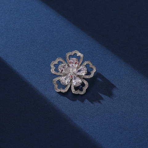 Eleganter Kupfer Blumen Brosche Mit Zirkon Strass Herzform Rahmen Fünf Blütenblatt Floral Pin Für Damen Hochzeit Bankett Schmuck