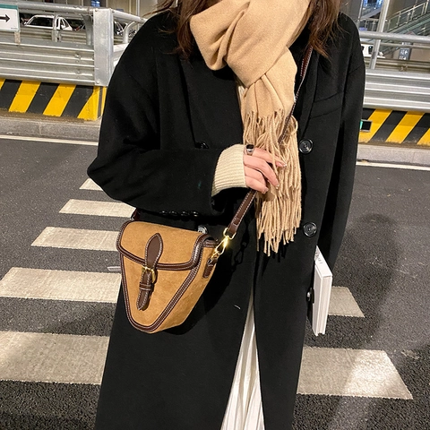Retro Driehoek Crossbody Zadeltas Voor Dames Mat PU Leer Synthetisch Suède Contraststiksel Verstelbare Schouderriem Vintage