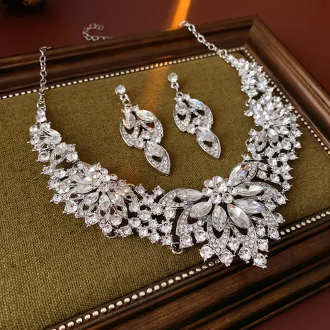 Elegante Florale Strass Halskette Und Ohrringe Schmuck Kollektion Silberlegierung Damen Hochzeit Bankett Party Luxus