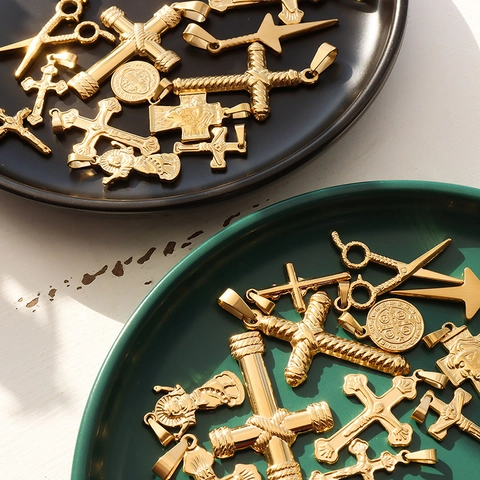Religiöse Kreuz Anhänger 18K Vergoldet Titanstahl Vintage Heiligenmedaille Schere Schwert Für Die Schmuckherstellung