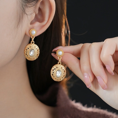 Orecchini Pendenti Barocchi Vintage In Lega Design Ovale Cavo Con Perla Artificial E Strass E Perno In Argento Per Donne