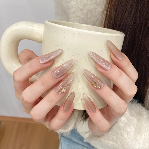 Handgemaakte Kunstnagels Cat Eye Lange Amandel Champagne Nude Glitter Rhinestone Luxe Elegant Kunstmatige Vingernagels