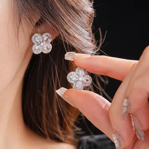 Orecchini A Lobo Quadrifoglio Con Perno In Argento Rame Zircone Elegante Pavé Chic Gioielli Per Donne
