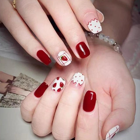Strawberry Pattern Press On Nails Short Square Round Red Grid Polka Dot Glossy Manicure For Women Fresh Style