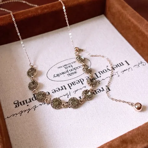 Collar De Cobre Con Diamantes De Imitación Redondos Para Mujer Cadena De Clavícula Ajustable Joyería De Moda Elegante