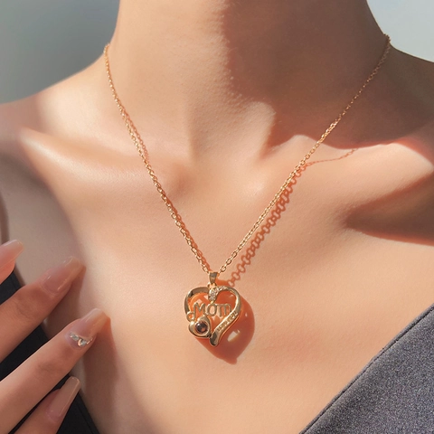 Stainless Steel Heart Mom Pendant Necklace With Projection Stone I Love You Engraved Necklace Jewelry For Mother's Day Gift