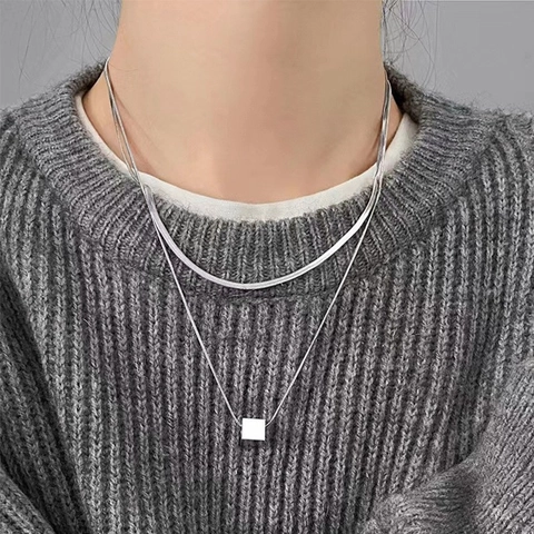 Collier Double Couche En Acier Inoxydable Avec Pendentif Cube Géométrique Chaîne Serpent Bijoux Unisexes Minimalistes
