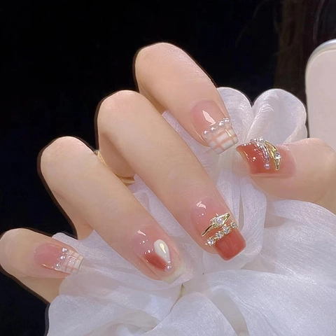 Short Square Pink Press On Nails French Artificial Pearl Rhinestone Heart Grid Pattern Glossy Artificial Fingernails For Women Manicure Decor