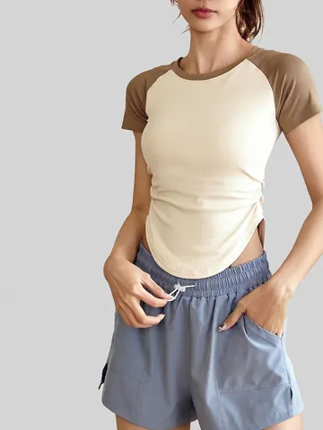 Damen Yoga Sport Top Slim Fit Kontrast Raglanärmel Seitlich Gerafftes T-Shirt Gebogener Saum Workout Fitness