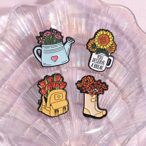 Pins en Émail Dessin Animé Fleur Tournesol Bicyclette Scooter Sac à Dos Bottes de Pluie Arrosoir Mug Broche en Alliage Badges Bijoux Cadeau