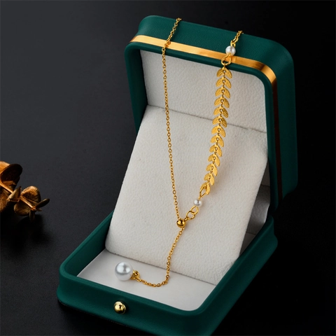 Collana con Pendente a Spiga di Grano Asimmetrica in Acciaio al Titanio Oro con Perla Artificiale Gioielli da Donna