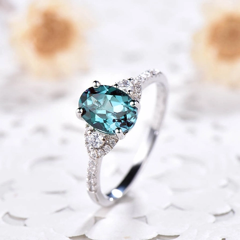 Elegante Ovalen Blauwgroene Zirkonia Ring Koperen Geometrische Ingelegde Sieraden Voor Dames Vintage Stijl Eenvoud