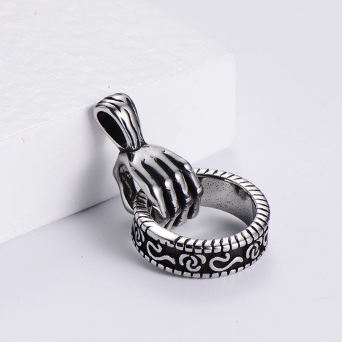 Skeleton Hand Gripping Ring Pendant Necklace 304 Stainless Steel Gothic Punk Retro Jewelry