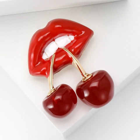 Spilla Creativa a Forma di Labbra Che Mordono Una Ciliegia in Smalto Lega Frutta per Decorazione Abbigliamento Donna