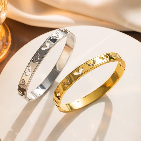Luxury Titanium Steel Hollow Heart Bracelet For Women Gold Silver Plated Rhinestone Inlaid Fashion Open Bangle Jewelry