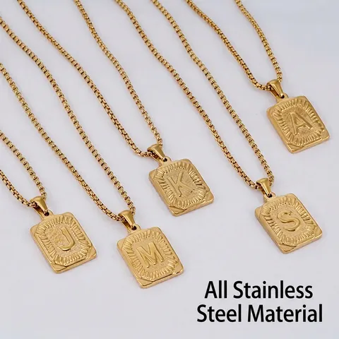 Collana Con Ciondolo Lettera Iniziale Acciaio Inossidabile Placcato Oro 18K Piastrina Rettangolare Texture Raggiera Hip Hop