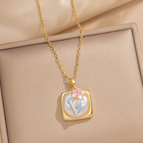 Collana Con Pendente Quadrato Retro Francese In Acciaio Al Titanio Con Smalto Floreale E Perla Artificial Di Conchiglia Stile Barocco Oro