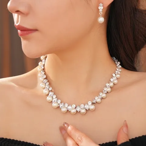Elegante Collana E Orecchini Di Künstliche Perle E Strass Stile Corte Vintage Gioielli In Lega Con Perno Per Orecchino In Argento Per Donna