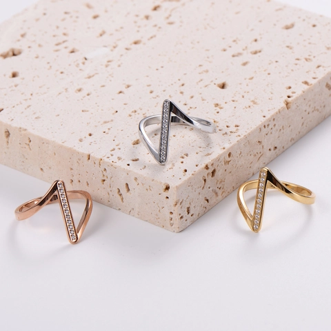 Anillo En Forma De V Acero Inoxidable 304 Geométrico Con Incrustaciones De Diamantes De Imitación Joyería Minimalista Para Mujer
