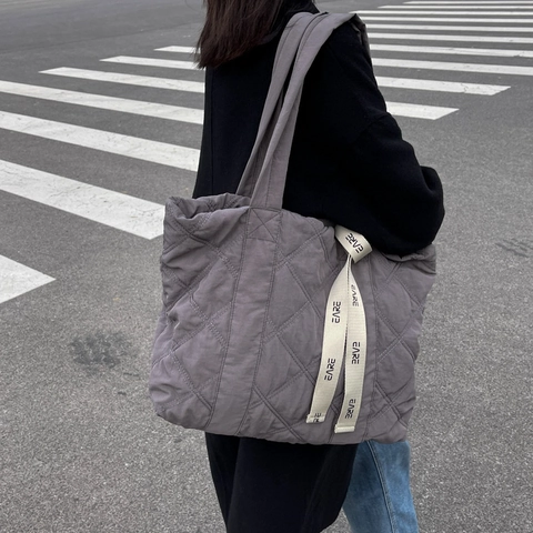 Gesteppte Rhomben Tote Bag Nylon Wattiert Große Kapazität Schulterhandtasche Mit Buchstabenband Lässiger Street Style