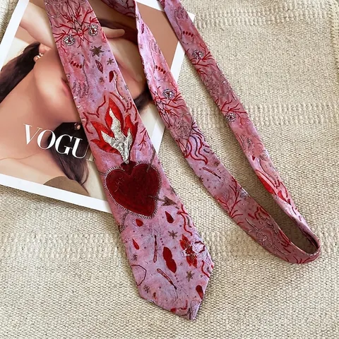 Cravate En Tissu Rose Collier Avec Broderie De Cœur Sacré Et Flamme Accessoire De Cou Mode Vintage Gothique Pour Femmes
