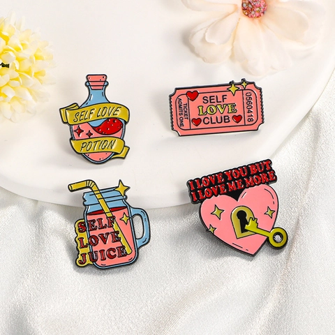 Spille In Smalto Pins Lega Tema Self Love Club Cuore Pozione Distintivi Per Zaini Vestiti Cappelli Gioielli Cartoni Animati