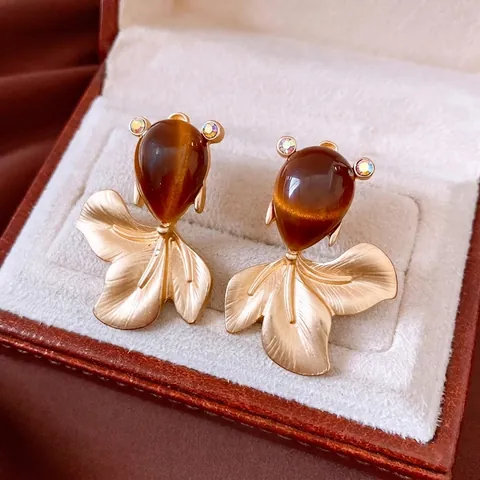 Vintage Goldfish Stud Earrings With Silver Earring Post Brown Resin Cat Eye Stone Rhinestone Alloy Jewelry For Women