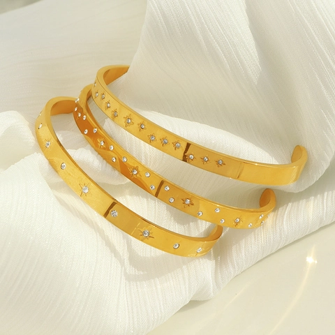 Bracciale Rigido in Acciaio al Titanio Placcato Oro 18K Vintage con Stella per Donna Minimalista con Strass Intarsiati Bracciale Regolabile Gioielli di Moda