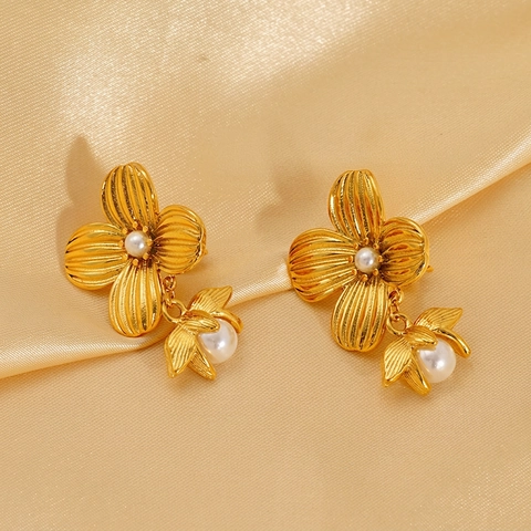 Orecchini A Fiore Eleganti Acciaio Inossidabile 304 PVD Oro 18K Perla Artificial Stile Retrò Francese Per Donne