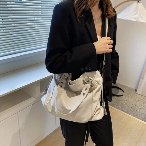 Women Large Capacity Tote Bag PU Leather Rivet Decor Commuter Shoulder Bag Simple Solid Color Casual Handbag