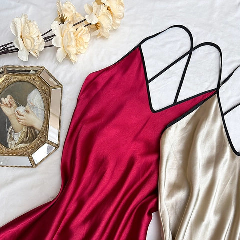 Elegante Camisón Y Bata De Satén Cuello En V Tirantes Finos Espalda Cruzada Satén Sintética Ropa De Dormir Para Mujeres