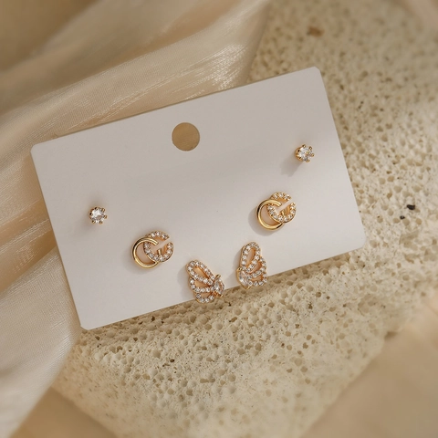 Ensemble de Boucles d'Oreilles Clous Exquises en Cuivre Plaqué Or 18K avec Strass pour Femmes Bijoux Incrustés Cœur Fleur Papillon