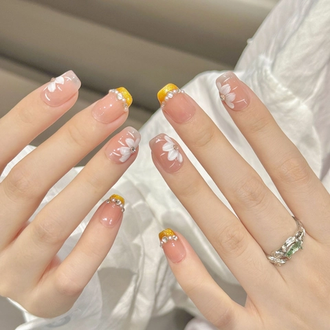 Unghie Finte Fatte a Mano Francese Punta Glitter Oro Motivo Floreale Bianco Con Perle Artificiali Strass Elegante Manicure
