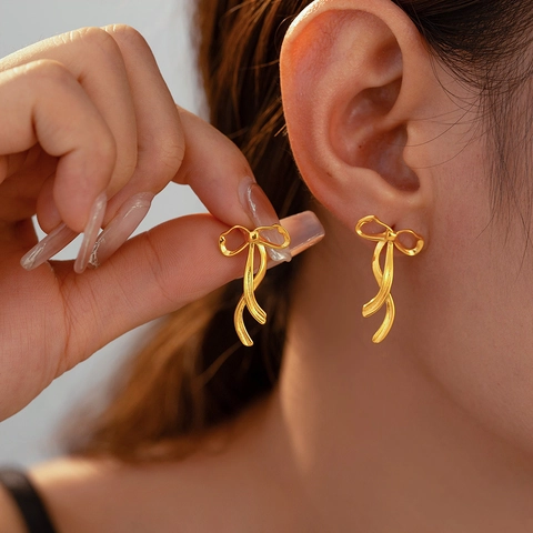 Pendientes De Lazo Acero De Titanio Chapado En Oro 18K Diseño Chic Dulce Para Joyería Mujer