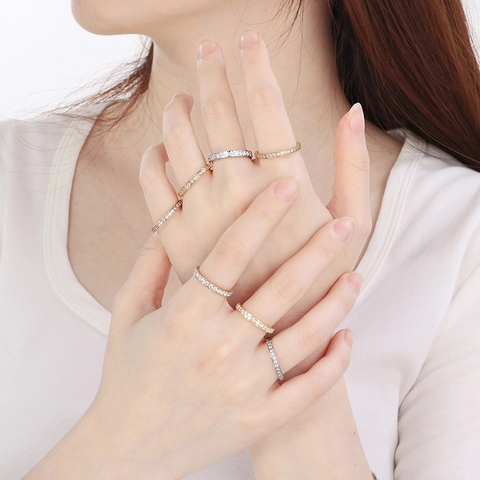 Anello Eternity Minimalista In Acciaio Inossidabile Zirconia Cubica Singola Fila Impilabile Per Donna