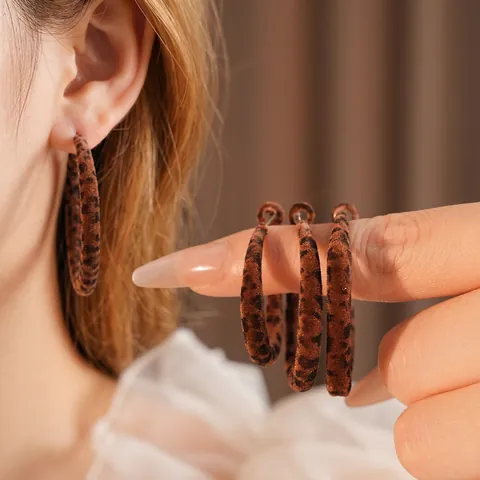 Leopard Print Hoop Ohrringe Vintage Beflockung Stoff Rund Raute Braun Mit Silbernem Ohrstecker Für Damen