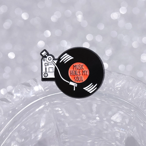 Vintage Record Player Enamel Pin Brooch Alloy Music Heals My Soul Lettering Badge Creative Clothes Bag Accessory For Men Women