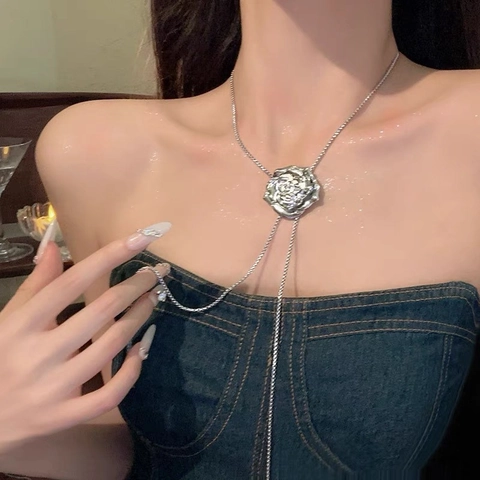 Collar Ajustable con Forma de Flor de Rosa de Estilo Francés para Mujer Colgante de Metal de Aleación de Plata Cadena de Suéter Collares Largos Joyas Accesorios Regalo