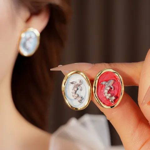 Pendientes De Botón De Esmalte Vintage Con Pez Plateado Perla Artificial Y Poste De Plata Aleación Para Mujeres