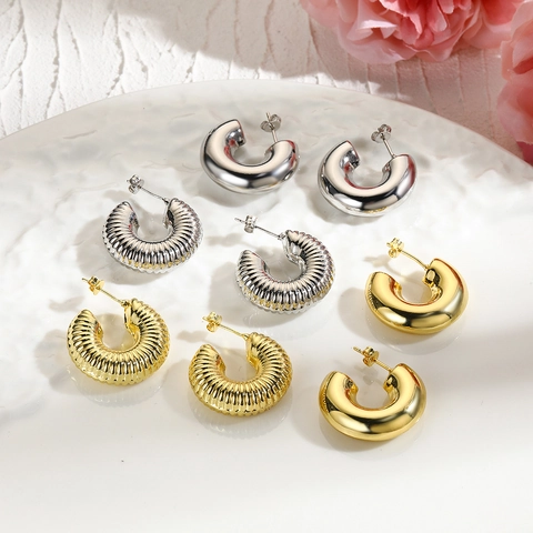 Orecchini A Cerchio Spessi A Forma Di C Da Donna Rame Placcato Oro 18K Texture A Coste Finitura A Specchio Liscia Design Cavo