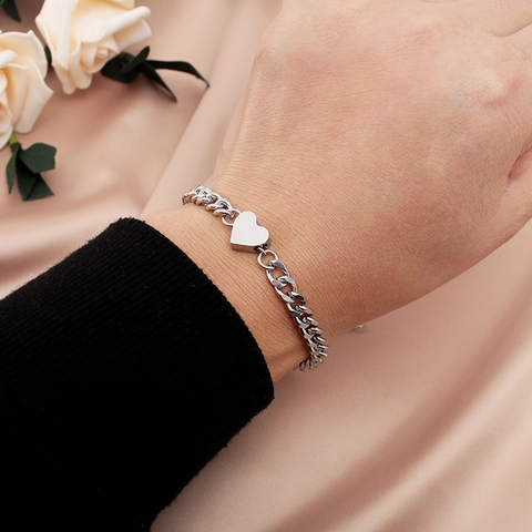 Set di Bracciali di Coppia con Catena Cubana e Pendente Cuore Tondo Magnetico Acciaio al Titanio Gioielli Romantici Lucidi per Uomo Donna