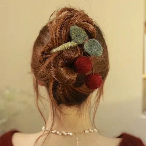 Handgefertigte Kirsche Haarklammer Aus Wollfilz Süßes Frucht Design Entenschnabel Haarnadel Rote Beeren Kopfschmuck