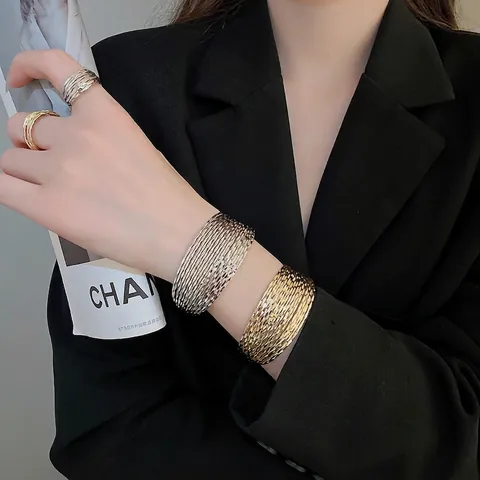 Armband En Ring Sieraden Meerlaags Metaal Open Getextureerde Golf Minimalistisch Europees Trendy Accessoires Voor Dames