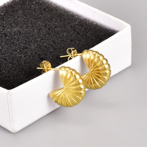 18K Gold Plated Stainless Steel Fan Shaped Ridge Stud Earrings For Women Vintage Minimalist Shell Textured Fashion Jewelry