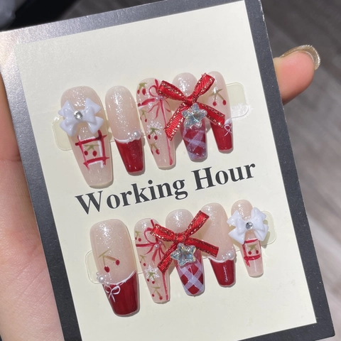 Uñas Postizas Hechas a Mano Navidad Rojo Cereza Cuadros Uñas a Presión Trapezoidal Largo Perla Artificial Strass Lazo Mujer