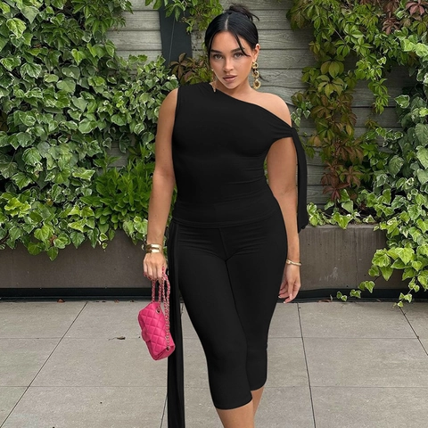 Women Plus Size Outfits Asymmetric Shoulder Top And Slim Fit Cropped Pants Solid Color Elastic Streetwear